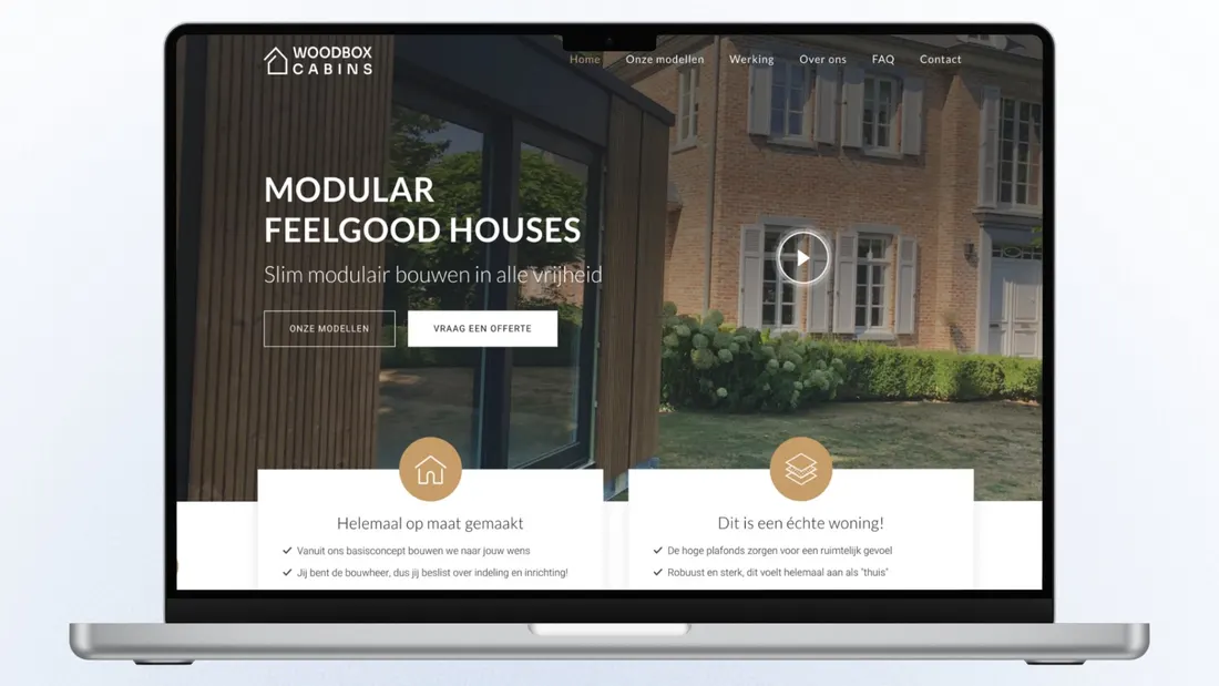 Website van Woodbox Cabins op een laptop