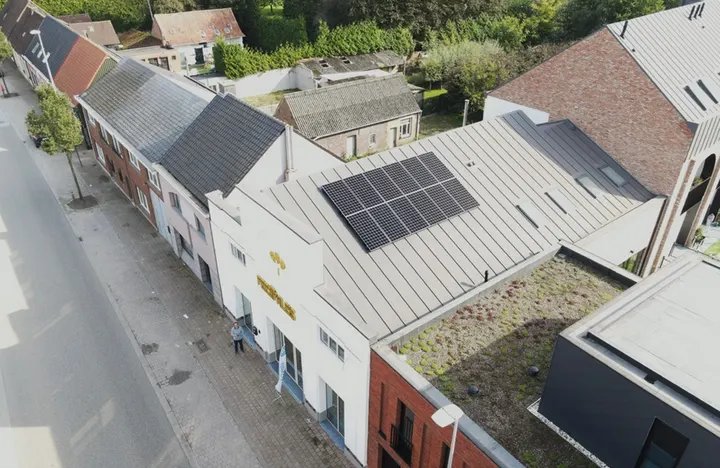Feestpaleis zonnepanelen